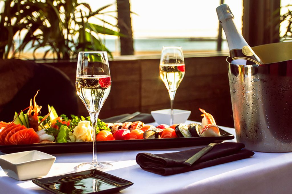 kết hợp rượu champagne pháp với món ăn
