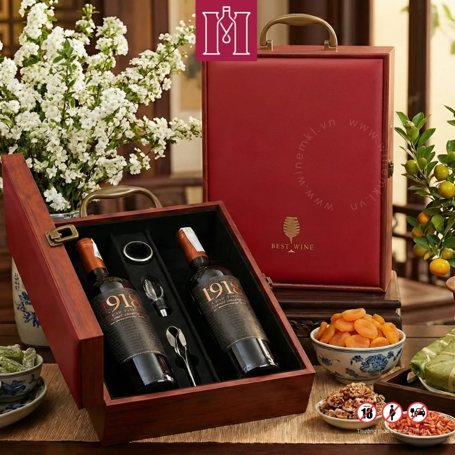 Combo 2 chai rượu vang Chile 1918 Grand Reserve kèm hộp da đôi đỏ 1 combo 2 chai rượu vang chile 1918 grand reserve kèm hộp gỗ sơn mài da đôi đỏ